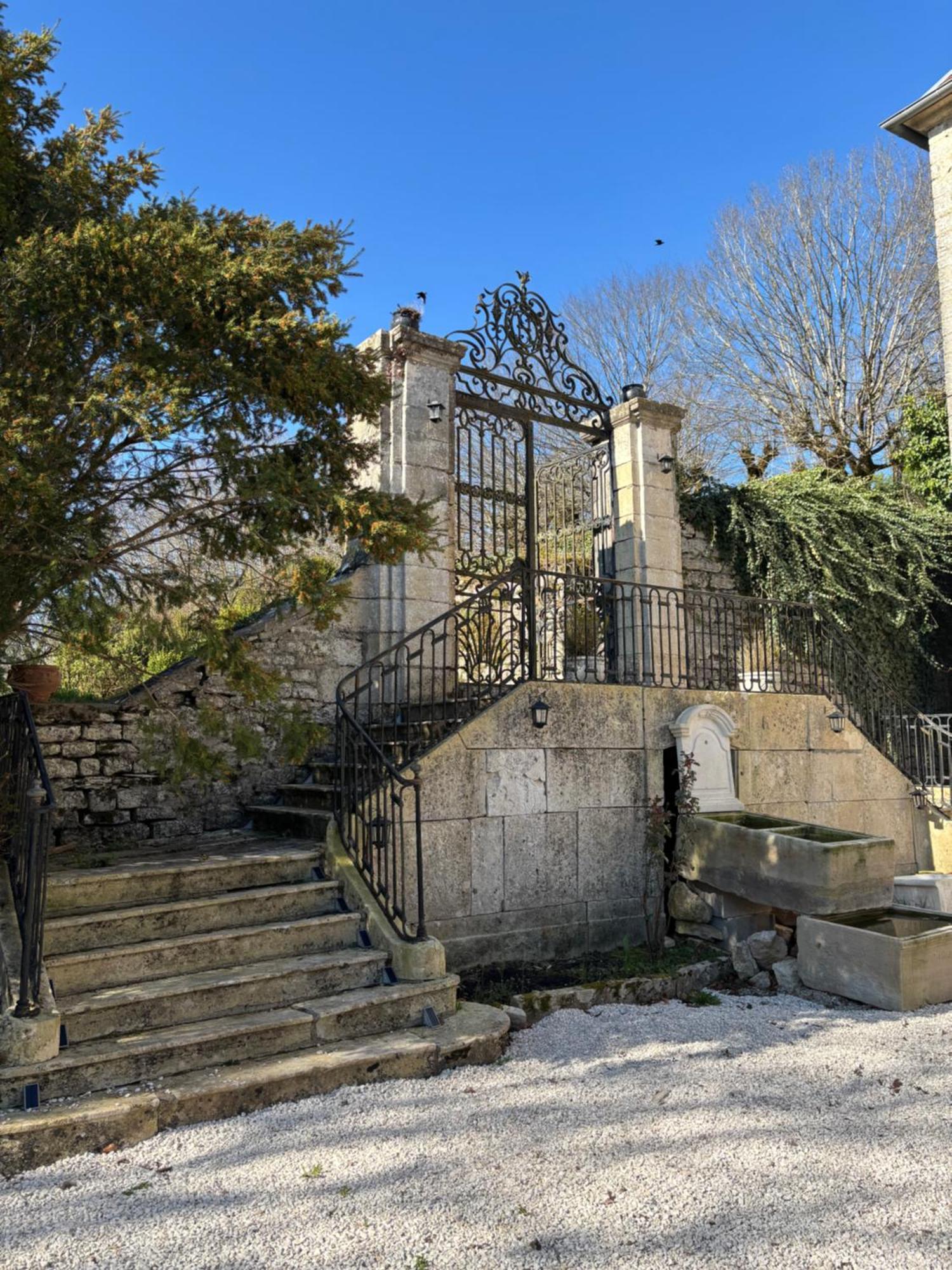 Chateau La Hussardiere Dampierre-sur-Salon Exterior photo